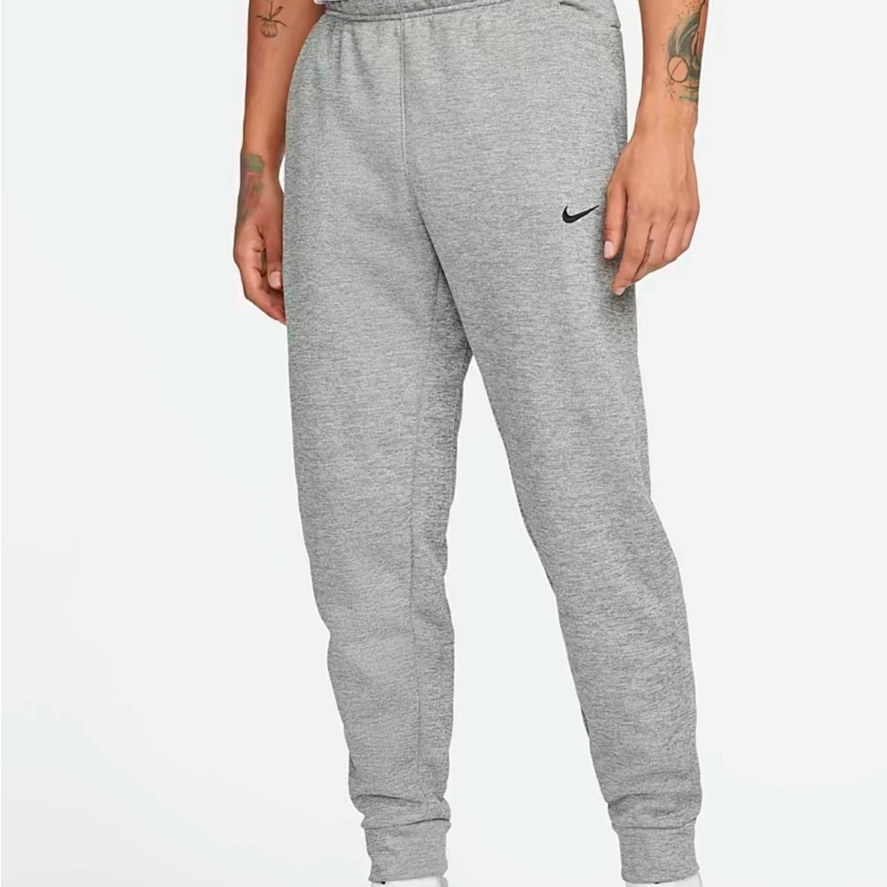 Nike therma fit joggers x 2